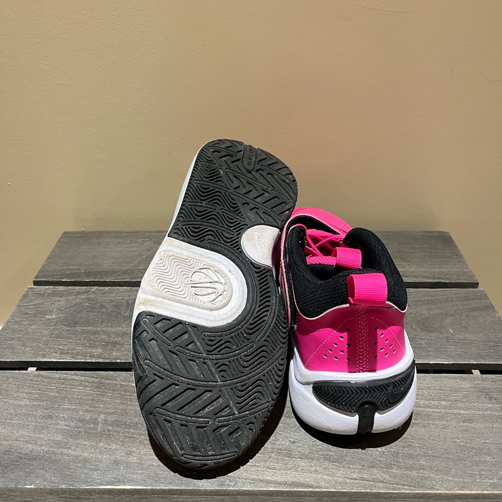 Nike Team Hustle D 11 GS Girls Fierce Pink / Black Sz 4.5y  - Great condition - Picture 4 of 10